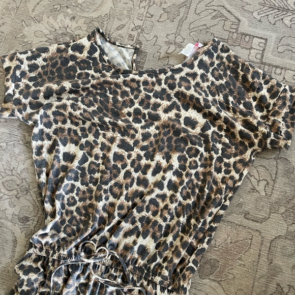 Pink lily leopard romper - Picture 4 of 6